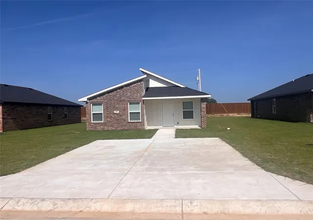 Photo 3 of Single family home for sale at 724 Elm St, Seminole, OK 74868 | MLS# 1237465 | Listing updated on 2026-07-30
