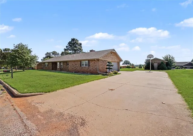 Homes for sale in Cordell, OK | 123 W Quail Dr, Cordell, OK 73632 | MLS# 1237470