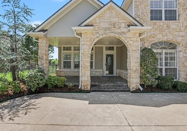 Photo 2 of Sale Pending at 3808 Woodshadow Rd, Edmond, OK 73003 | MLS# 1237482 | Listing updated on 2026-08-28