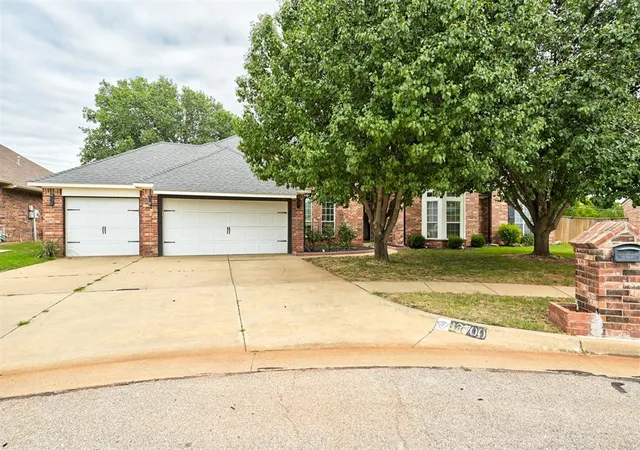 2nd image of 12700 Whitefield Cir, Oklahoma City, OK 73142 | MLS# 1237487