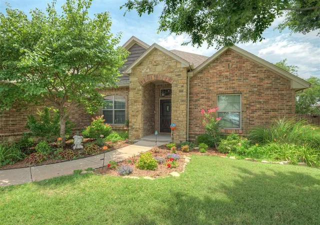 3rd image of 14005 Savannah River Wy, Yukon, OK 73099 | MLS# 1237515