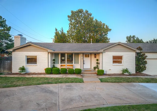 Photo 3 of Sale Pending at 6204 N Ross Ave, Oklahoma City, OK 73112 | MLS# 1237521 | Listing updated on 2026-09-01