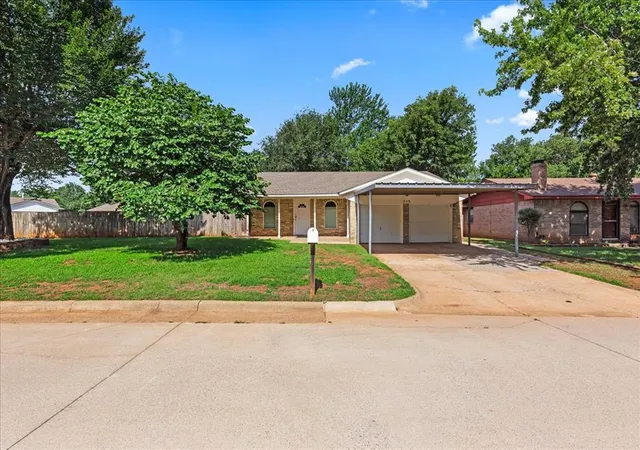 Homes for sale in Mustang, OK | 713 S Glen Ln, Mustang, OK 73064 | MLS# 1237523