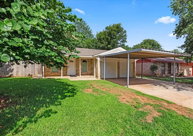 Homes for sale in Mustang, OK | 713 S Glen Ln, Mustang, OK 73064 | MLS# 1237523