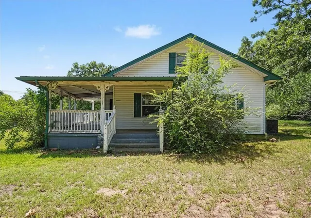 Homes for sale in Tecumseh, OK | 702 W Highland St, Tecumseh, OK 74873 | MLS# 1237544