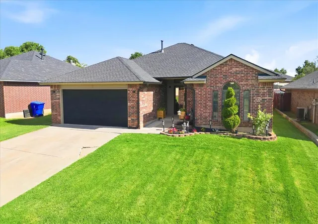 Homes for sale in Norman, OK | 115 Tecumseh Ridge Rd, Norman, OK 73069 | MLS# 1237551