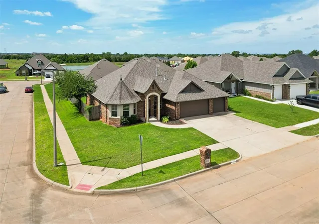 Homes for sale in Norman, OK | 2916 Kingswood Dr, Norman, OK 73071 | MLS# 1237562
