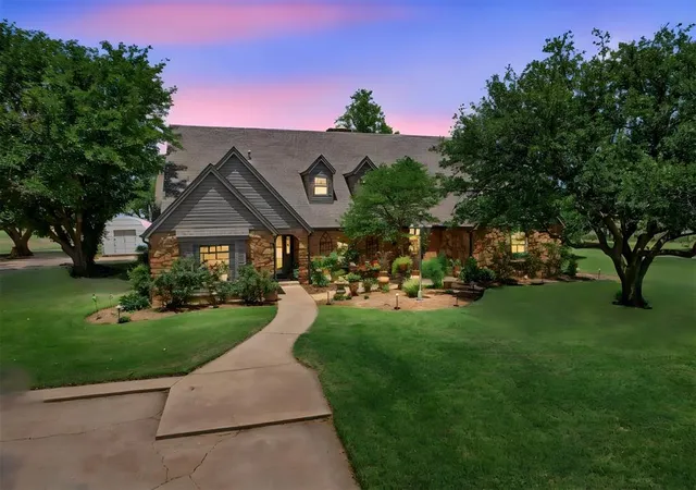Photo 1 of Single family home for sale at 124 N Lee St, Hollis, OK 73550 | MLS# 1237569 | Listing updated on 2026-07-03