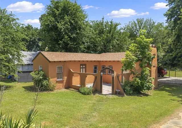 Homes for sale in Pauls Valley, OK | 202 Sycamore St, Pauls Valley, OK 73075 | MLS# 1237574