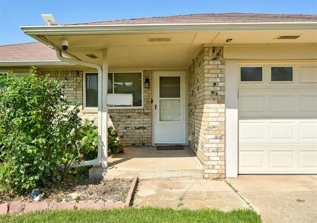 Homes for sale in Moore, OK | 905 Highlander Dr, Moore, OK 73160 | MLS# 1237595