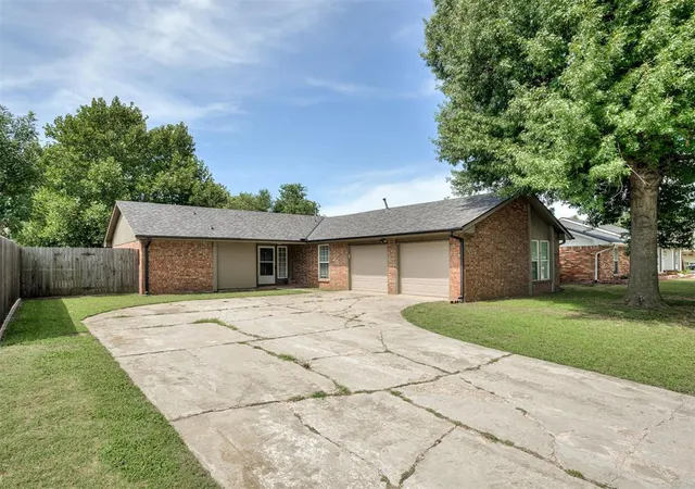 Photo 1 of Sale Pending at 3216 Greenwood Dr, Norman, OK 73072 | MLS# 1237598 | Listing updated on 2026-09-30