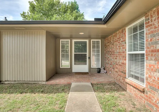 Photo 3 of Sale Pending at 3216 Greenwood Dr, Norman, OK 73072 | MLS# 1237598 | Listing updated on 2026-09-30
