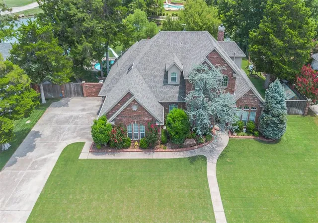 3rd image of 4808 South Lake Dr, Norman, OK 73072 | MLS# 1237601