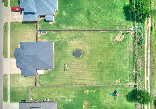 2nd image of 9517 Sullivan Ave, Yukon, OK 73099 | MLS# 1237602