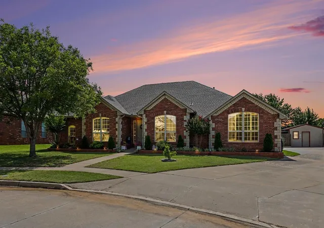 1st image of 425 Summit Wy, Norman, OK 73071 | MLS# 1237610