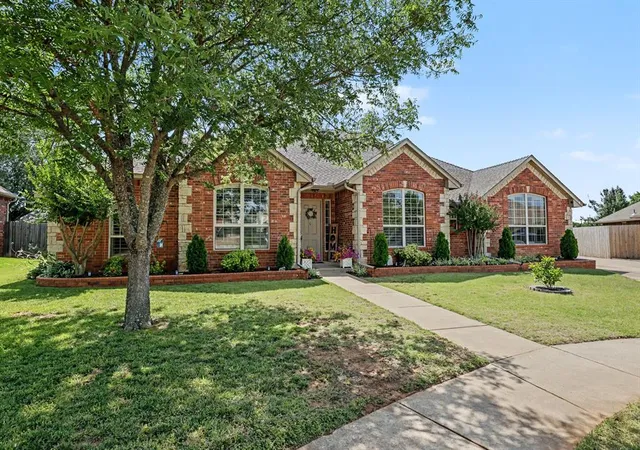 3rd image of 425 Summit Wy, Norman, OK 73071 | MLS# 1237610
