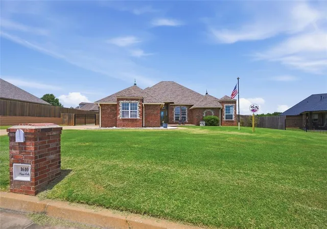 Homes for sale in Shawnee, OK | 1610 Happy Valley, Shawnee, OK 74804 | MLS# 1237618