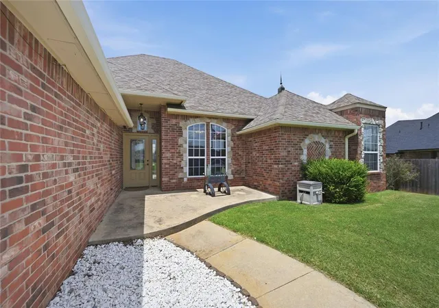 Homes for sale in Shawnee, OK | 1610 Happy Valley, Shawnee, OK 74804 | MLS# 1237618
