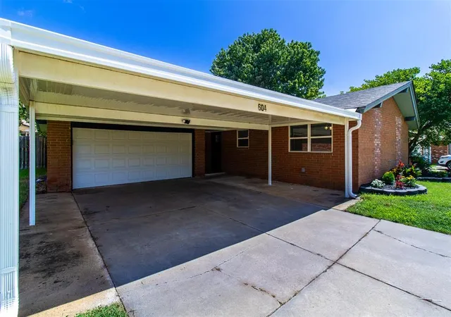 Homes for sale in El Reno, OK | 604 Sw 23rd St, El Reno, OK 73036 | MLS# 1237621