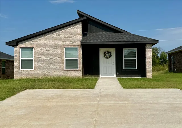 Photo 1 of Single family home for sale at 828 Elm St, Seminole, OK 74868 | MLS# 1237628 | Listing updated on 2026-08-12