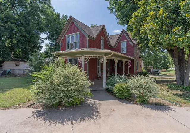 3rd image of 701 S 6Th St, Chickasha, OK 73018 | MLS# 1237638