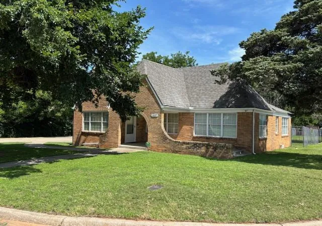 2nd image of 2037 Ne 16th Ter, Oklahoma City, OK 73117 | MLS# 1237646
