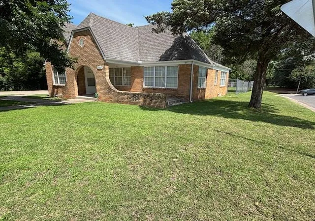 4th image of 2037 Ne 16Th Ter, Oklahoma City, OK 73117 | MLS# 1237646