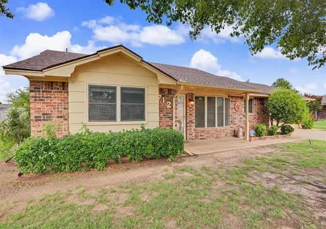 Homes for sale in Altus, OK | 712 Canterbury Blvd, Altus, OK 73521 | MLS# 1237656