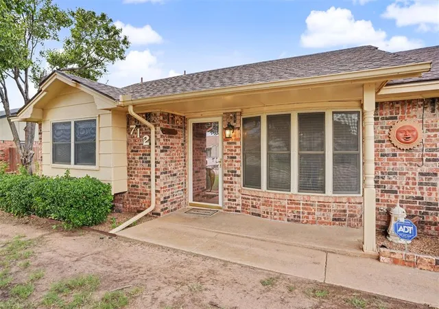 Homes for sale in Altus, OK | 712 Canterbury Blvd, Altus, OK 73521 | MLS# 1237656