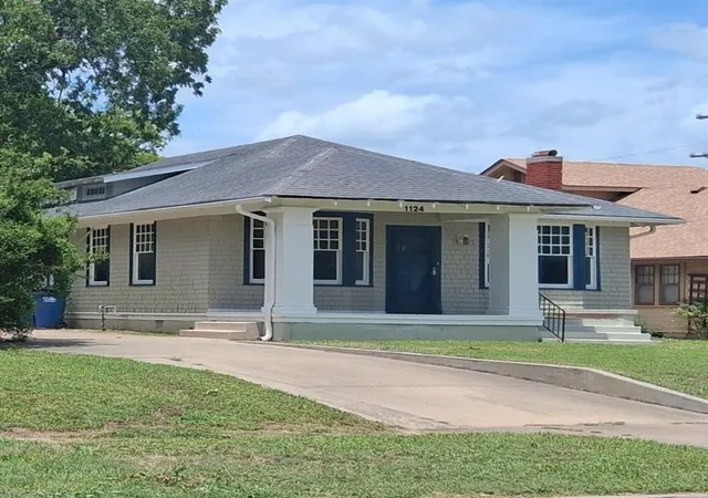 Photo 1 of Sale Pending at 1124 N Bdwy, Shawnee, OK 74801 | MLS# 1237668 | Listing updated on 2026-08-17