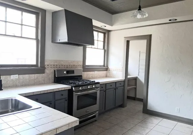 Photo 3 of Sale Pending at 1124 N Bdwy, Shawnee, OK 74801 | MLS# 1237668 | Listing updated on 2026-08-17