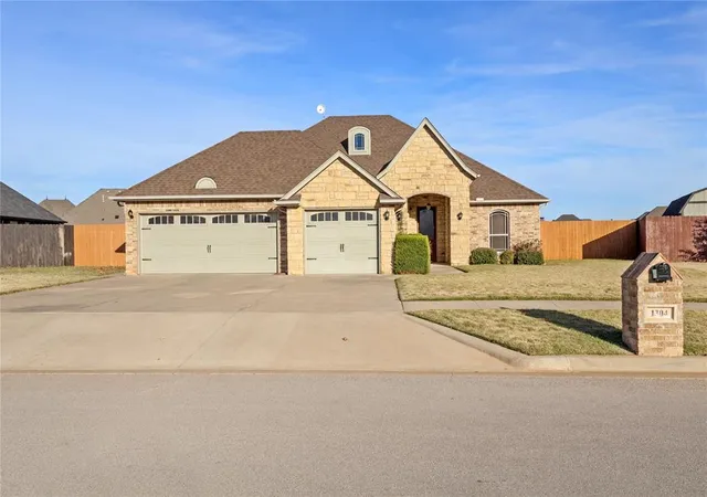Homes for sale in Weatherford, OK | 1304 Crimson Dr, Weatherford, OK 73096 | MLS# 1237669