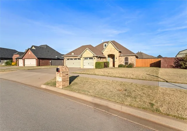 Homes for sale in Weatherford, OK | 1304 Crimson Dr, Weatherford, OK 73096 | MLS# 1237669