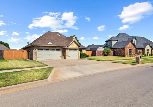 2nd image of 1304 Crimson Dr, Weatherford, OK 73096 | MLS# 1237669
