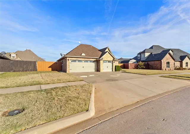 Homes for sale in Weatherford, OK | 1304 Crimson Dr, Weatherford, OK 73096 | MLS# 1237669