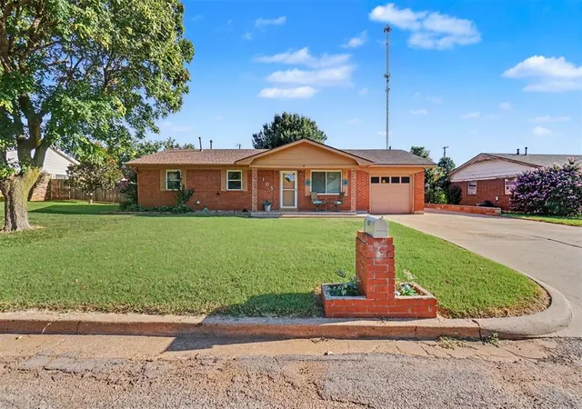 Homes for sale in Cordell, OK | 105 W Maple St, Cordell, OK 73632 | MLS# 1237687