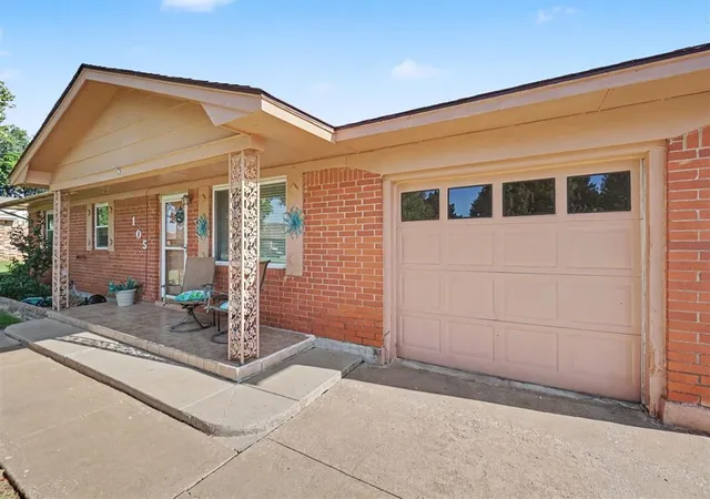 Homes for sale in Cordell, OK | 105 W Maple St, Cordell, OK 73632 | MLS# 1237687