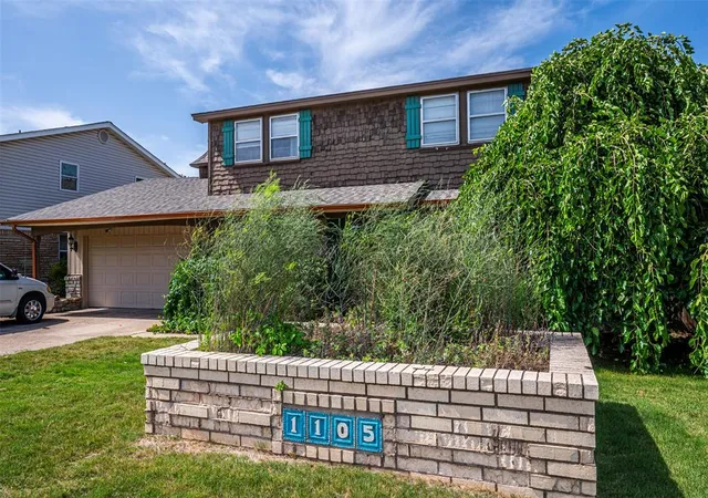 Homes for sale in Oklahoma City, OK | 1105 Sw 63rd St, Oklahoma City, OK 73139 | MLS# 1237694