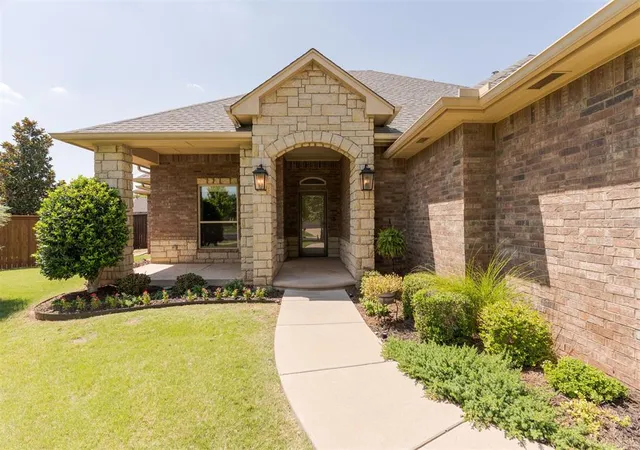 3rd image of 12800 Maiden Ln, Oklahoma City, OK 73142 | MLS# 1237696