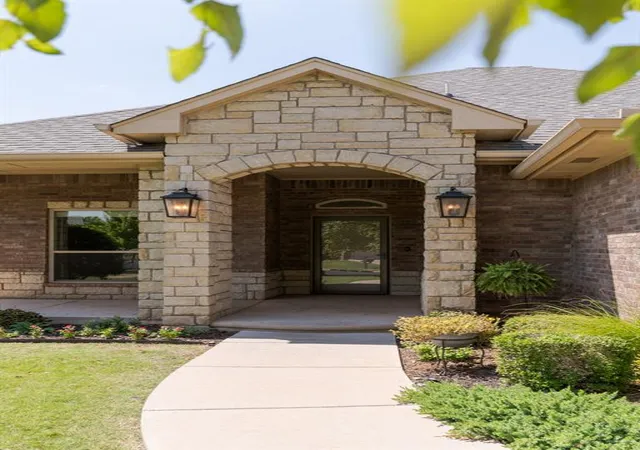 4th image of 12800 Maiden Ln, Oklahoma City, OK 73142 | MLS# 1237696