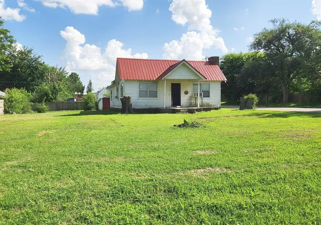 Homes for sale in Seminole, OK | 1731 Frank Lynn Ave, Seminole, OK 74868 | MLS# 1237721