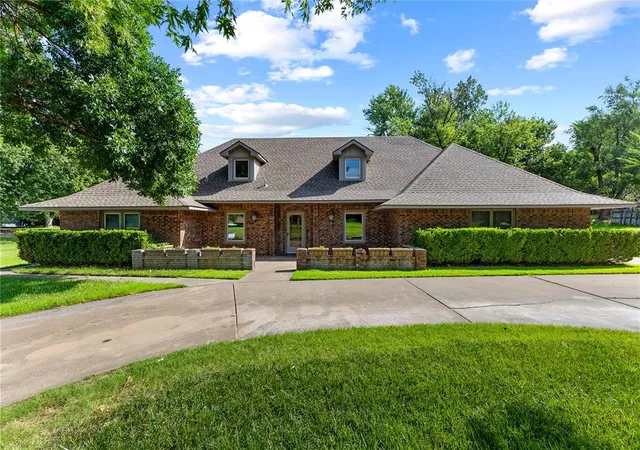 1st image of 2442 Edgewood Dr, Enid, OK 73703 | MLS# 1237726