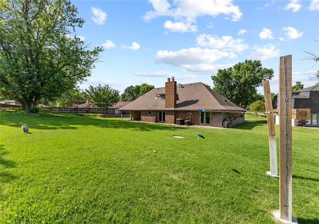 38th image of 2442 Edgewood Dr, Enid, OK 73703 | MLS# 1237726