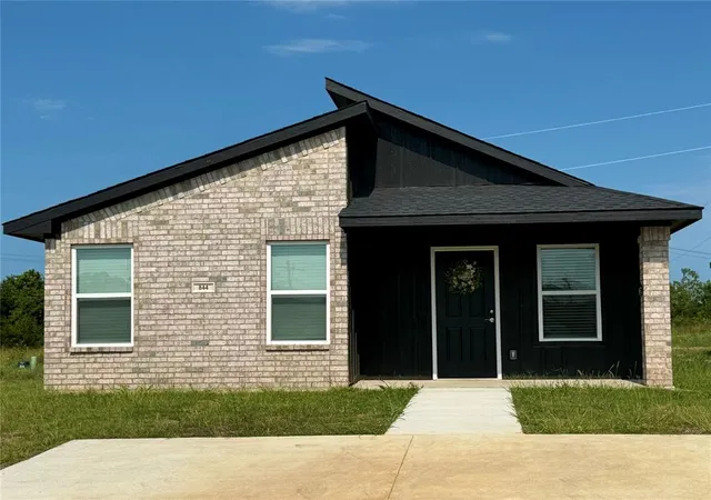 Photo 1 of Single family home for sale at 844 Elm St, Seminole, OK 74868 | MLS# 1237729 | Listing updated on 2026-08-12