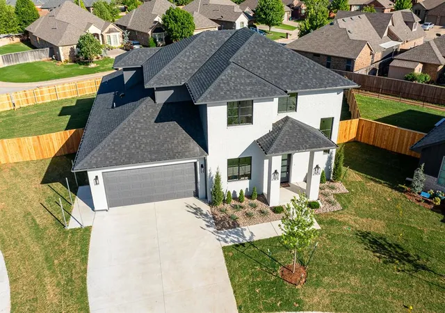Homes for sale in Oklahoma City, OK | 12704 Cobblestone Curve Rd, Oklahoma City, OK 73142 | MLS# 1237730