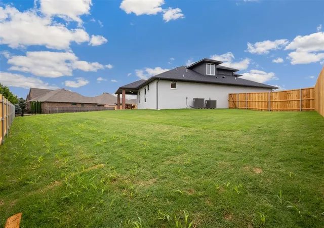 Homes for sale in Oklahoma City, OK | 12704 Cobblestone Curve Rd, Oklahoma City, OK 73142 | MLS# 1237730