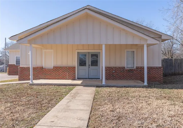 1st image of 700 N Tucker Ave, Shawnee, OK 74801 | MLS# 1237747