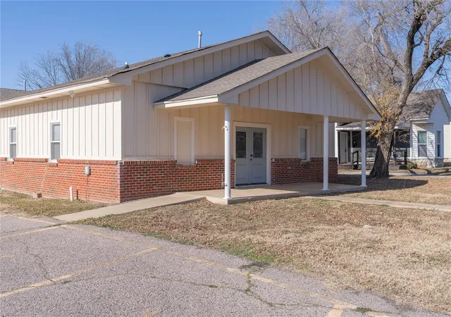 2nd image of 700 N Tucker Ave, Shawnee, OK 74801 | MLS# 1237747