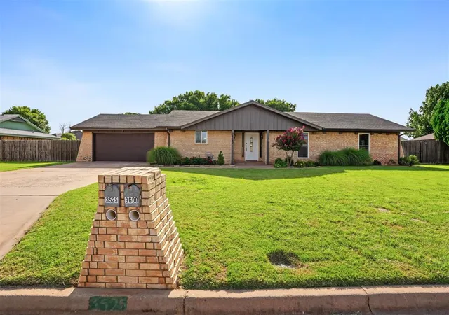 Homes for sale in Altus, OK | 3525 W Trail Dr, Altus, OK 73521 | MLS# 1237769