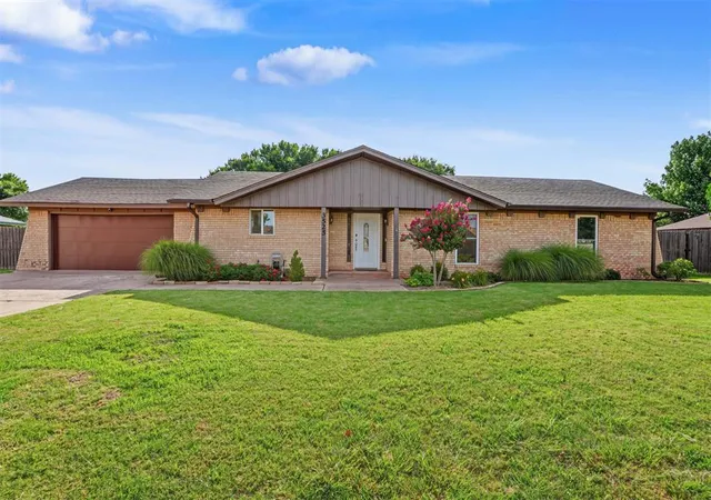 Homes for sale in Altus, OK | 3525 W Trail Dr, Altus, OK 73521 | MLS# 1237769